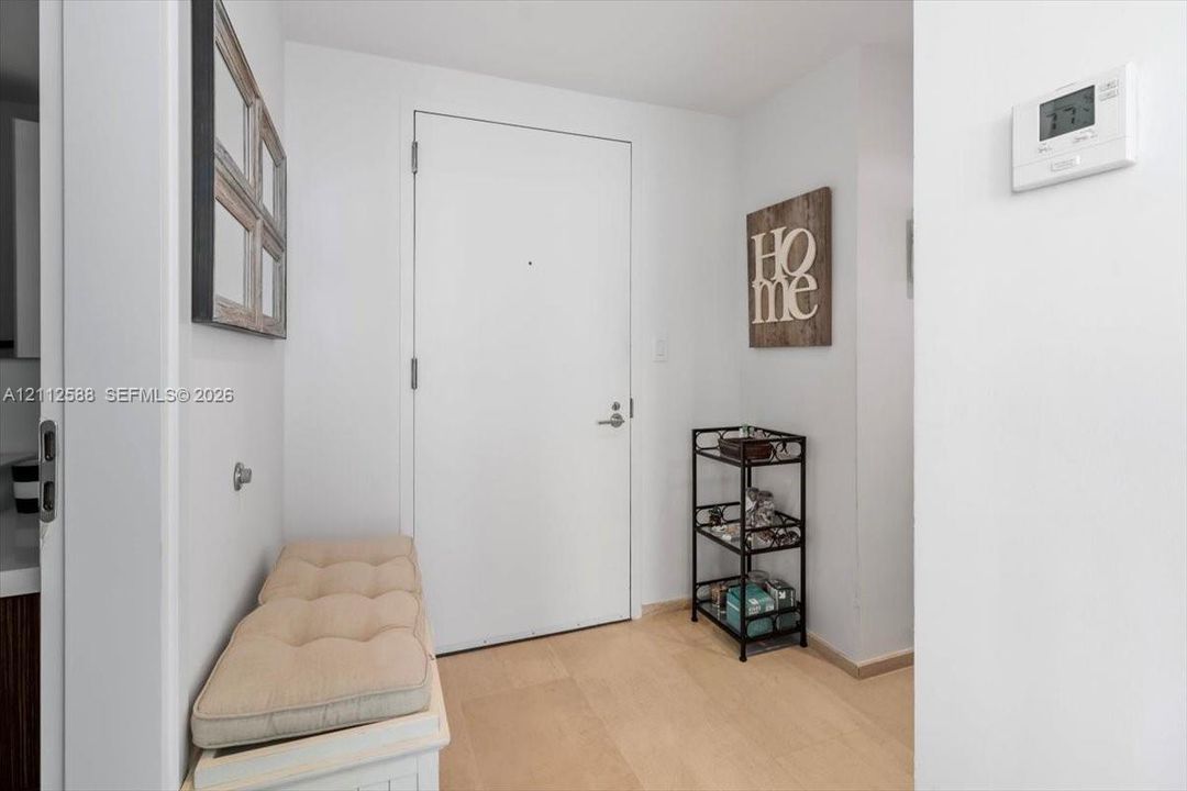 For Sale: $1,535,000 (2 beds, 2 baths, 1058 Square Feet)