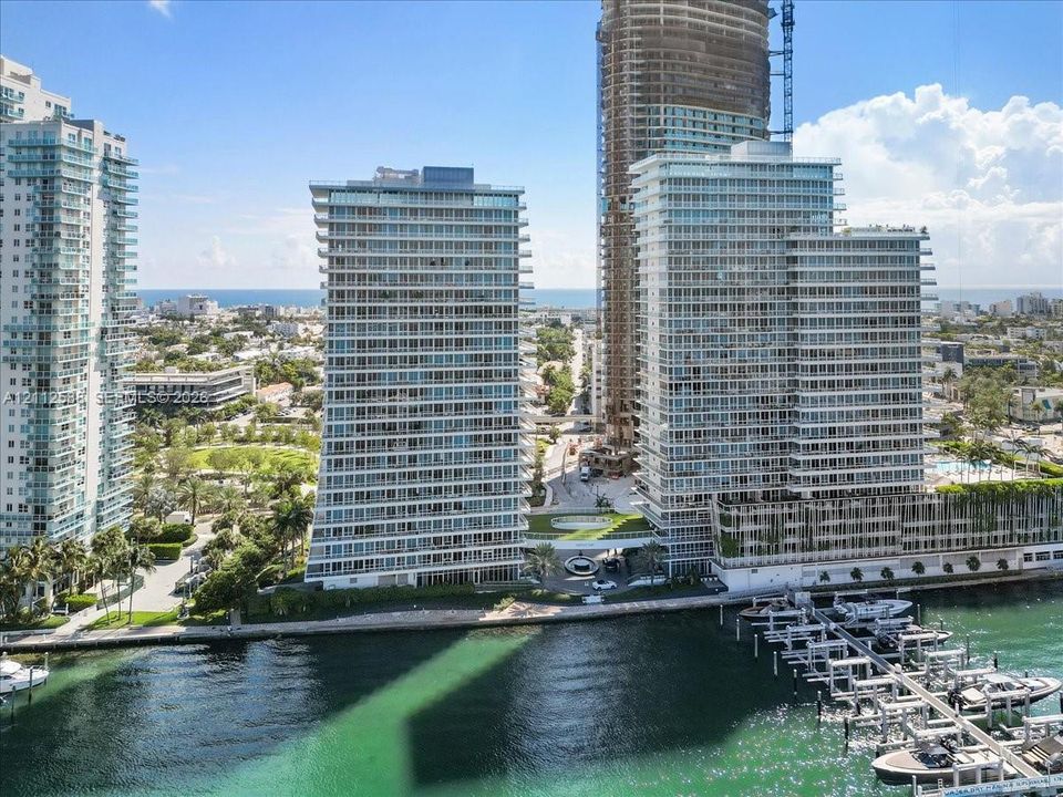 For Sale: $1,535,000 (2 beds, 2 baths, 1058 Square Feet)