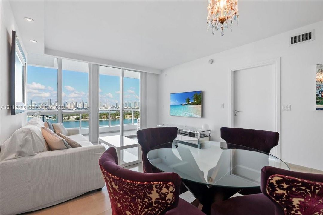 For Sale: $1,535,000 (2 beds, 2 baths, 1058 Square Feet)