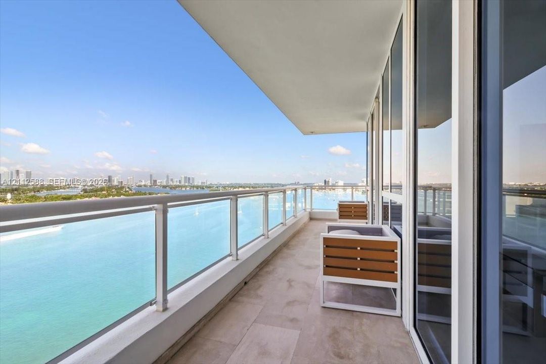For Sale: $1,535,000 (2 beds, 2 baths, 1058 Square Feet)