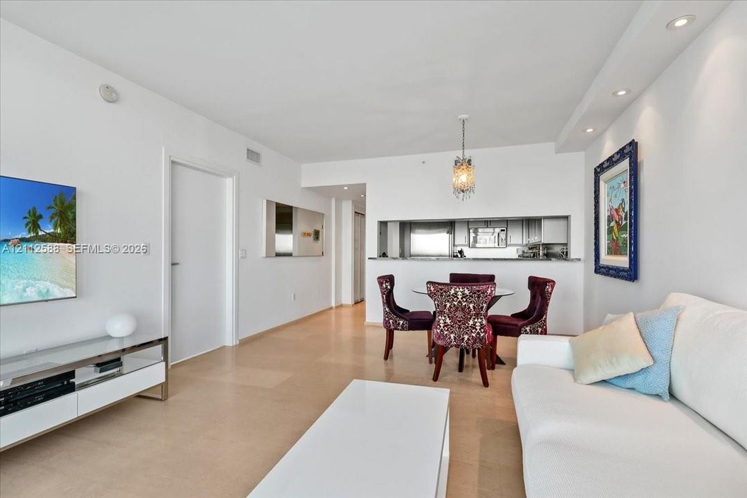 For Sale: $1,535,000 (2 beds, 2 baths, 1058 Square Feet)
