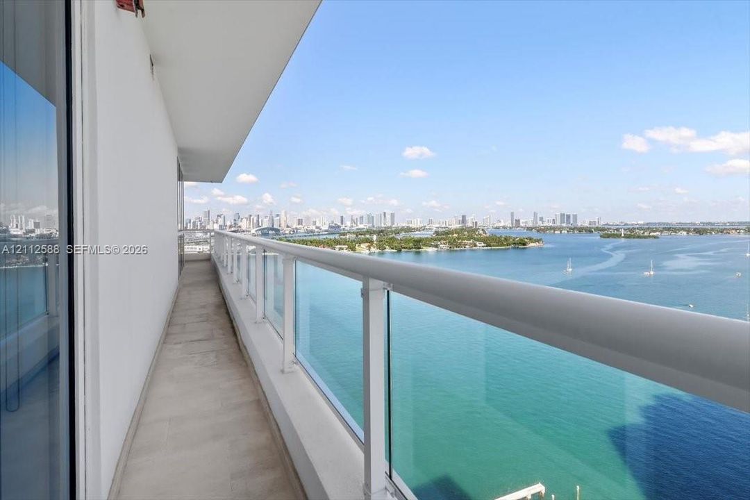 For Sale: $1,535,000 (2 beds, 2 baths, 1058 Square Feet)