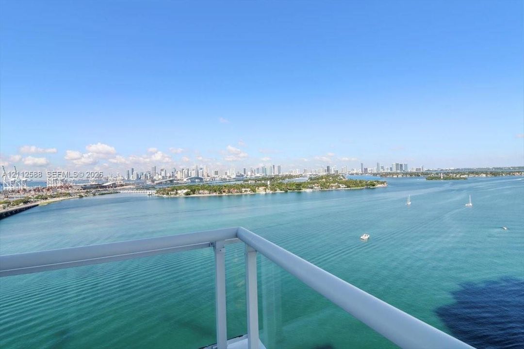 For Sale: $1,535,000 (2 beds, 2 baths, 1058 Square Feet)