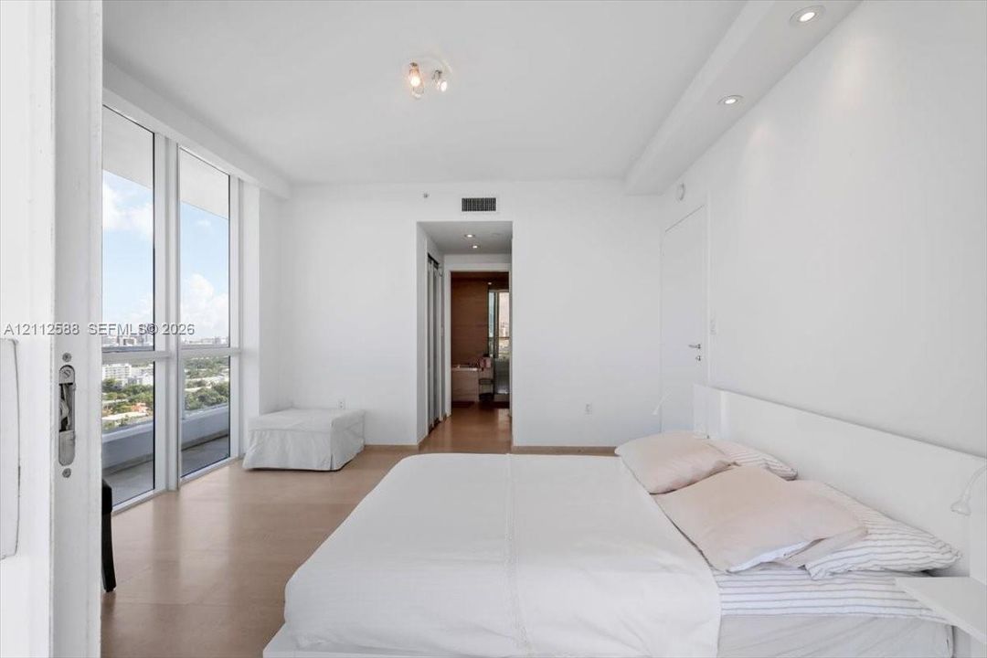 For Sale: $1,535,000 (2 beds, 2 baths, 1058 Square Feet)