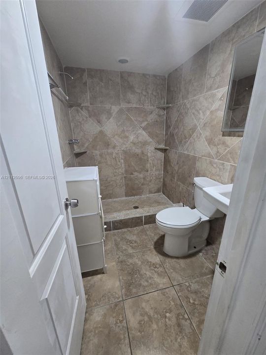 For Rent: $1,200 (1 beds, 1 baths, 600 Square Feet)