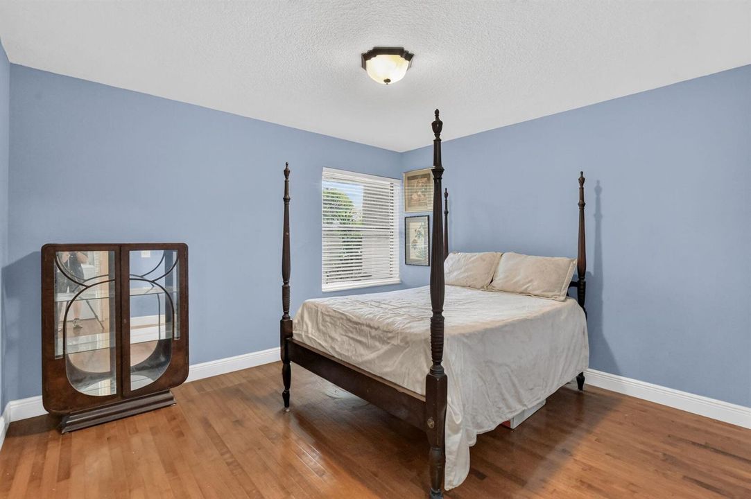 2nd bedroom