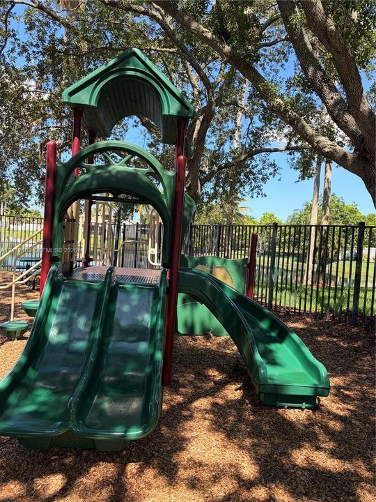 For Rent: $3,700 (3 beds, 2 baths, 1529 Square Feet)