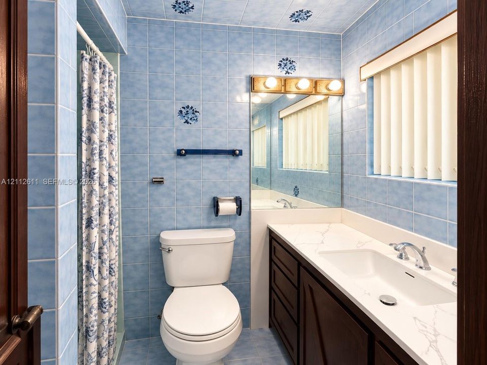 For Rent: $3,200 (3 beds, 2 baths, 920 Square Feet)
