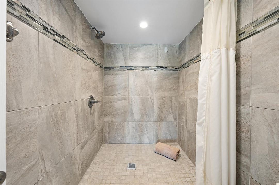 3040 Lake Shore Dr unit 903-22