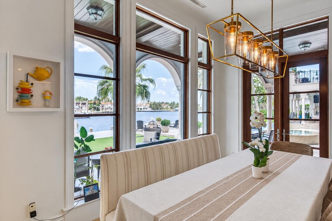 Crisp Linen Waterfront Dining Room