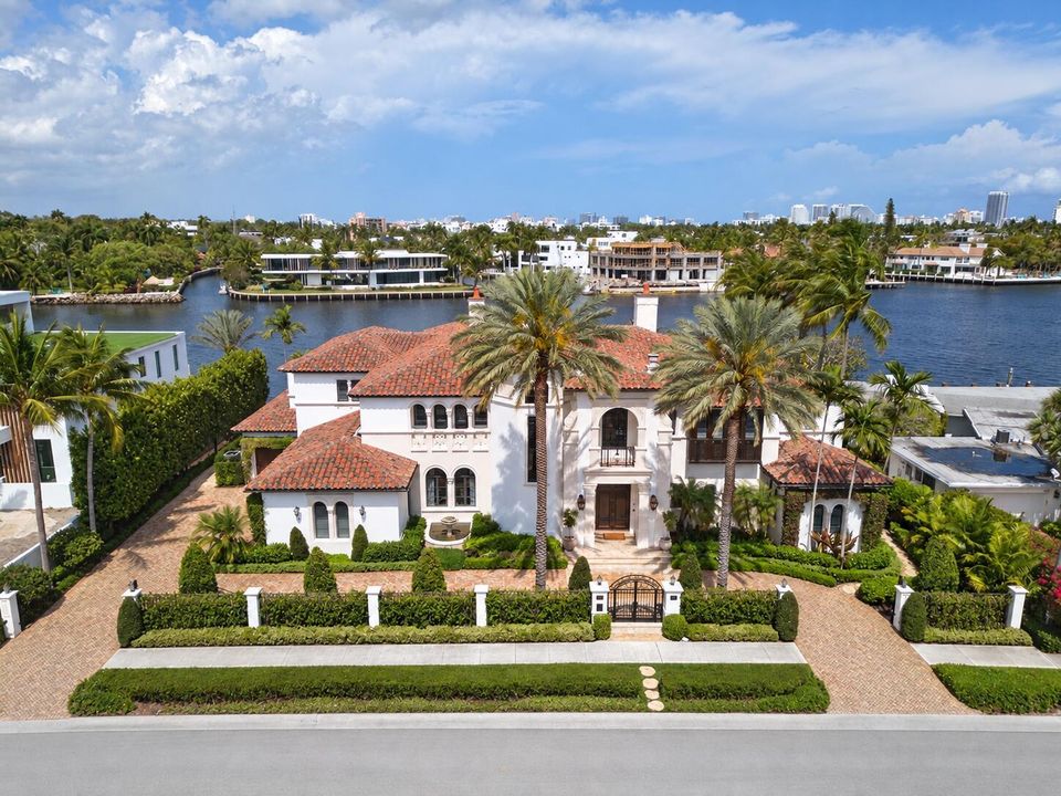Unobstructed aerial view of the property