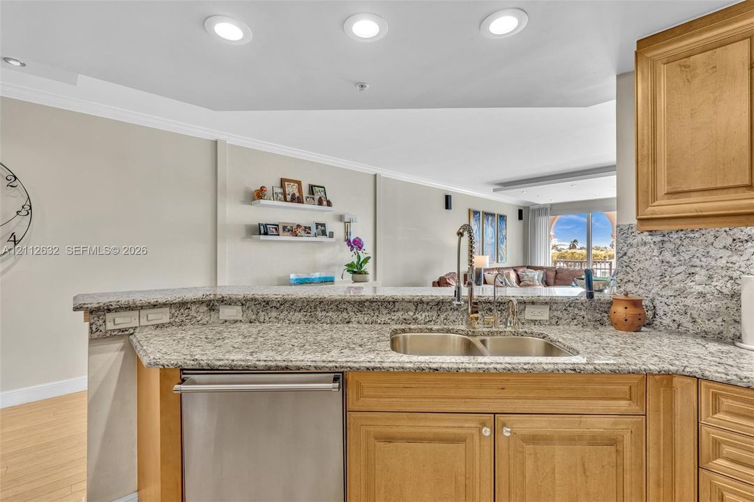 En Venta: $1,600,000 (3 camas, 3 baños, 2287 Pies cuadrados)