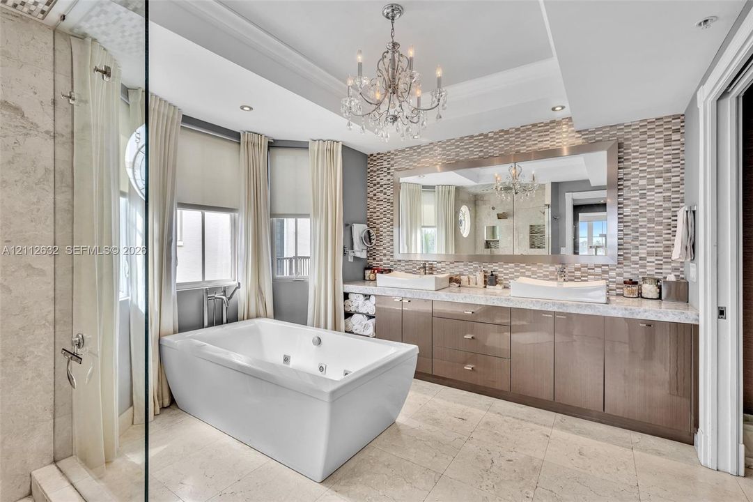 En Venta: $1,600,000 (3 camas, 3 baños, 2287 Pies cuadrados)