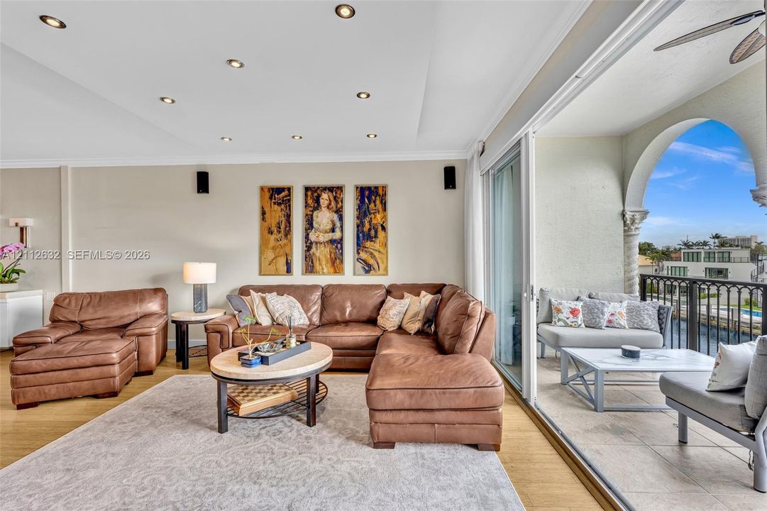 En Venta: $1,600,000 (3 camas, 3 baños, 2287 Pies cuadrados)