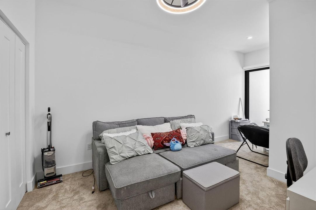 2nd bedroom