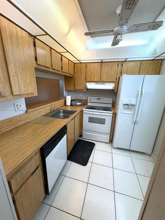 For Rent: $1,250 (1 beds, 1 baths, 700 Square Feet)
