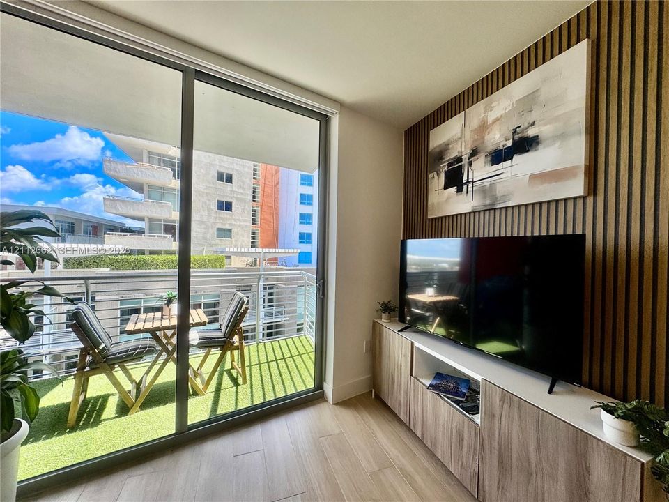 For Rent: $3,500 (0 beds, 1 baths, 523 Square Feet)