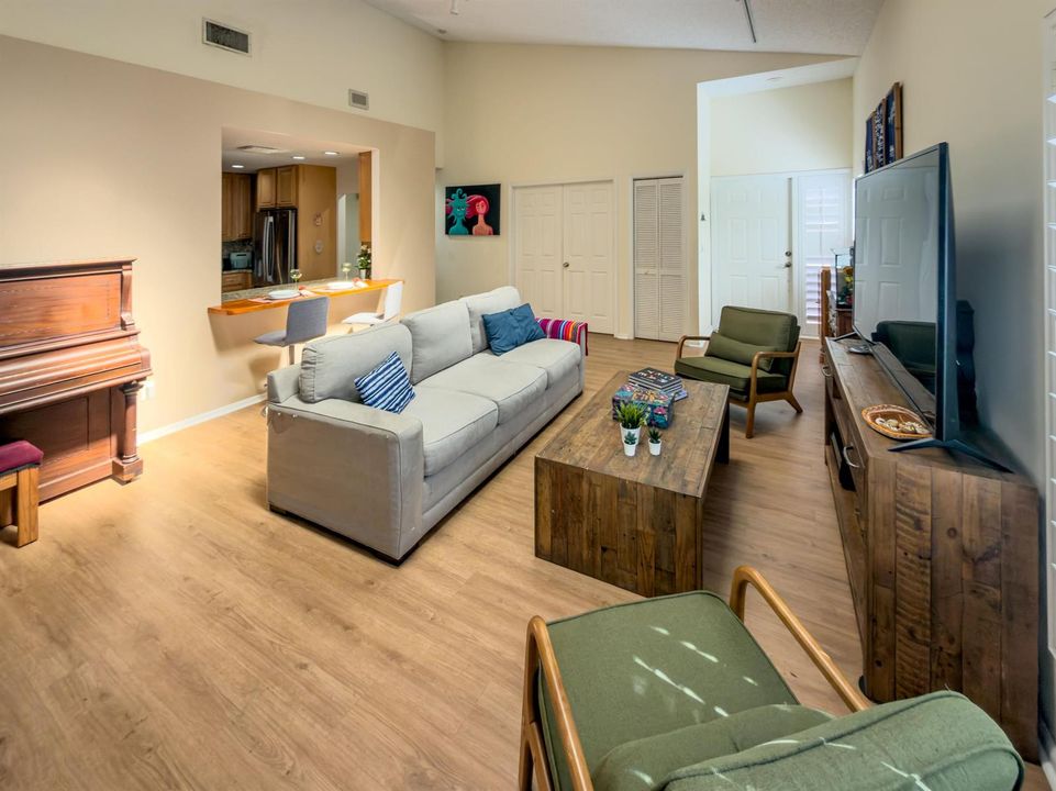 6_Living Room