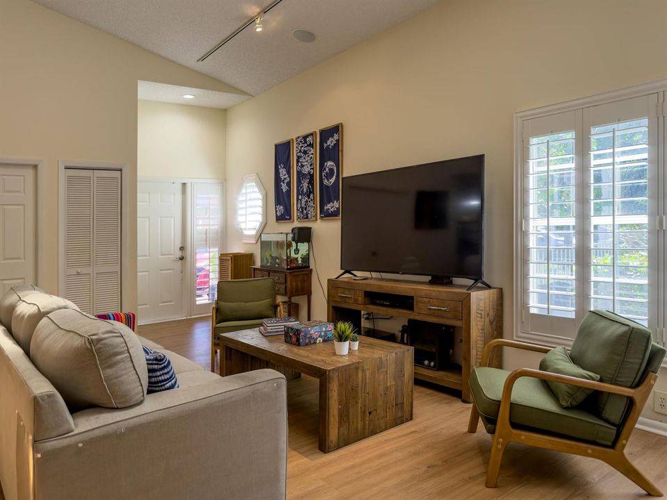 7_Living Room