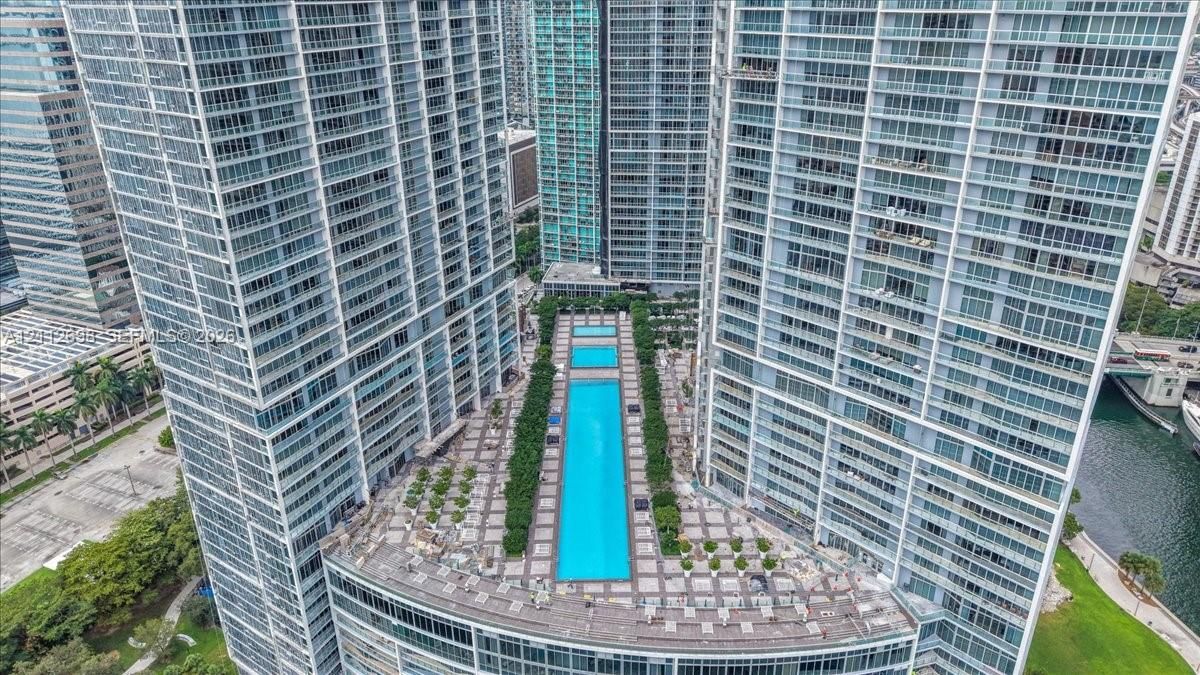 For Sale: $575,000 (1 beds, 1 baths, 816 Square Feet)