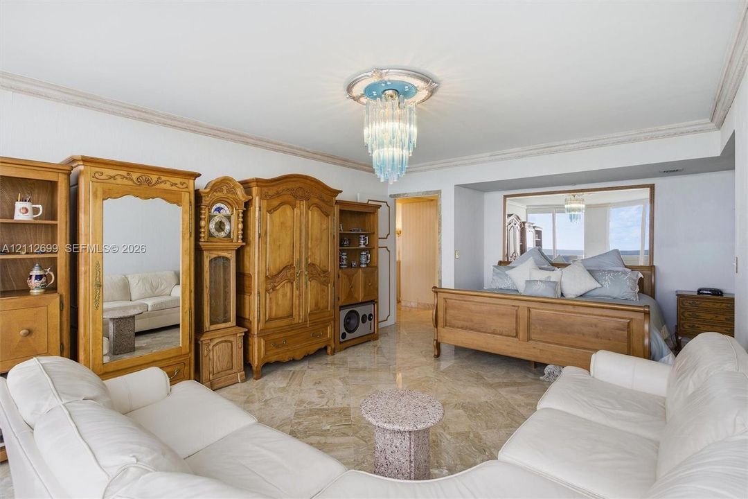 For Sale: $2,195,000 (3 beds, 4 baths, 2440 Square Feet)