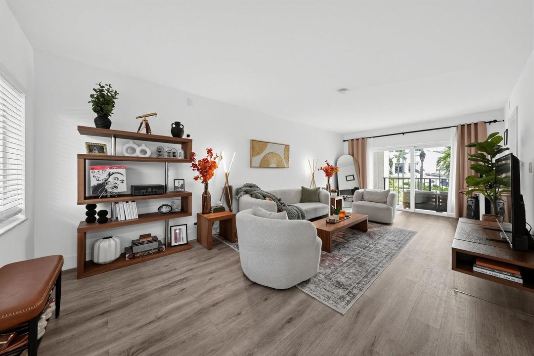 12_2143_N_Ocean_Blvd-Living_room-1512