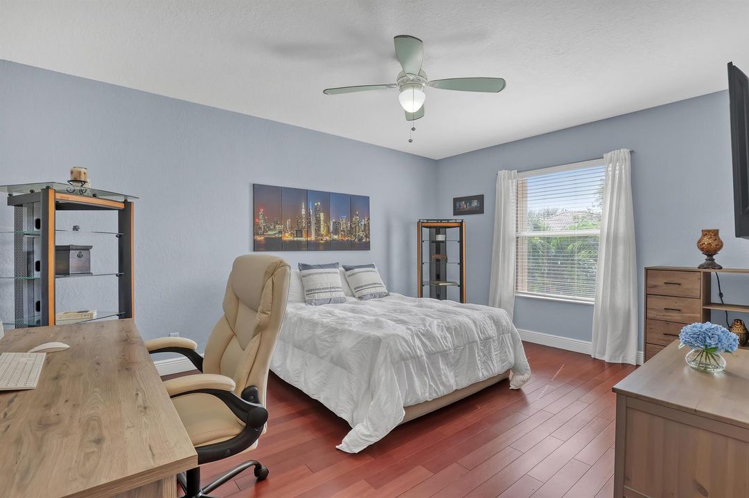 Bedroom 5 / Office Space