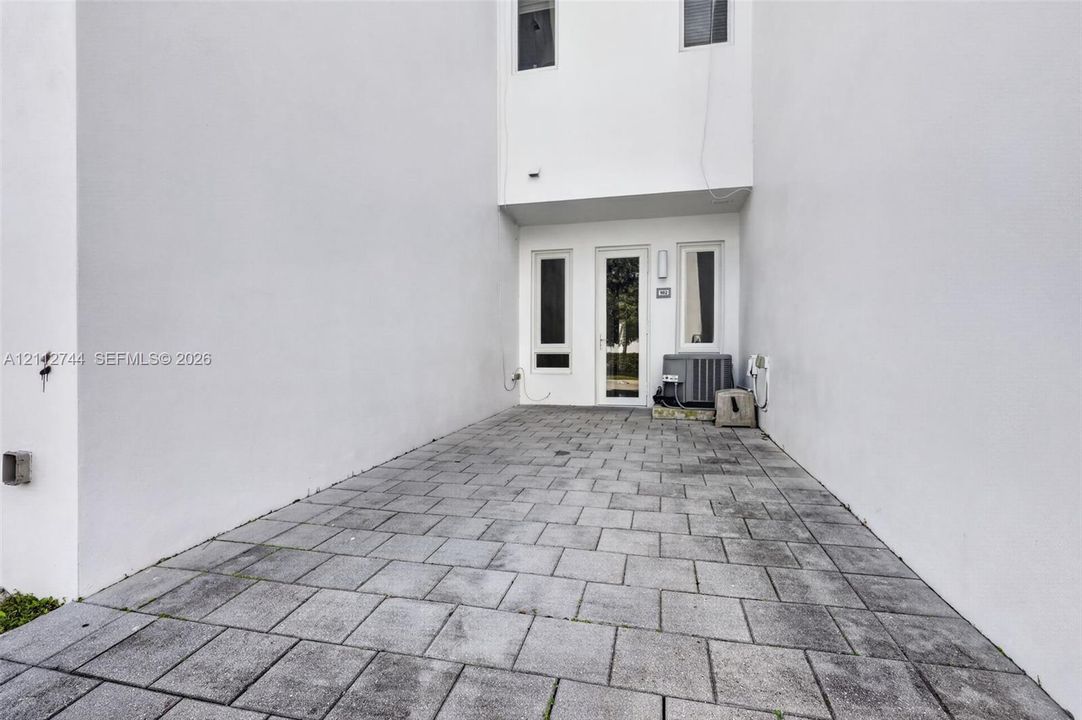 В аренду: $3,500 (3 спален, 2 ванн, 1360 Квадратных фут)