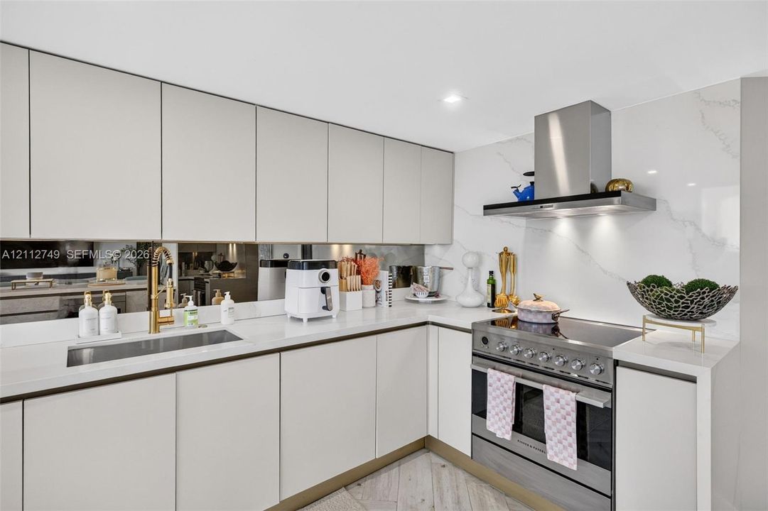 For Sale: $1,450,000 (3 beds, 3 baths, 2590 Square Feet)