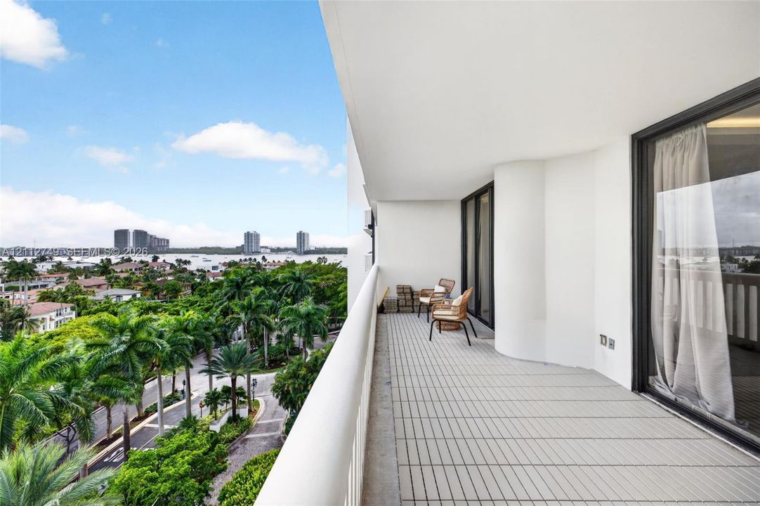 For Sale: $1,450,000 (3 beds, 3 baths, 2590 Square Feet)