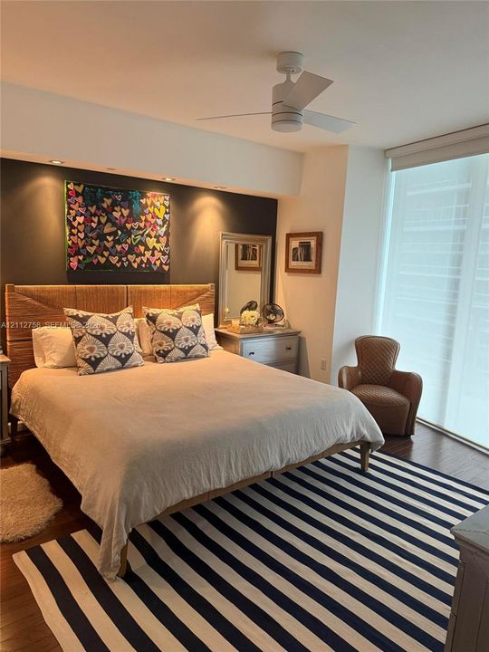 For Sale: $599,000 (1 beds, 1 baths, 816 Square Feet)