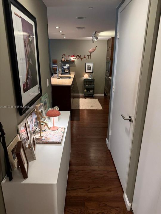 For Sale: $599,000 (1 beds, 1 baths, 816 Square Feet)