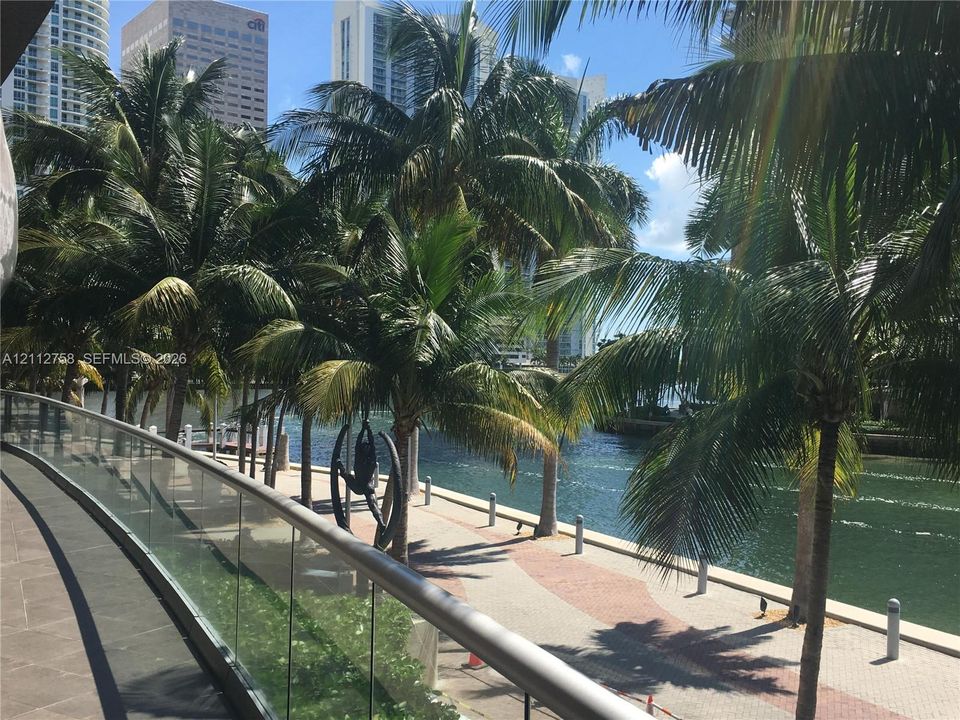 For Sale: $599,000 (1 beds, 1 baths, 816 Square Feet)