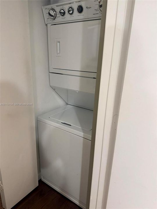 For Sale: $599,000 (1 beds, 1 baths, 816 Square Feet)
