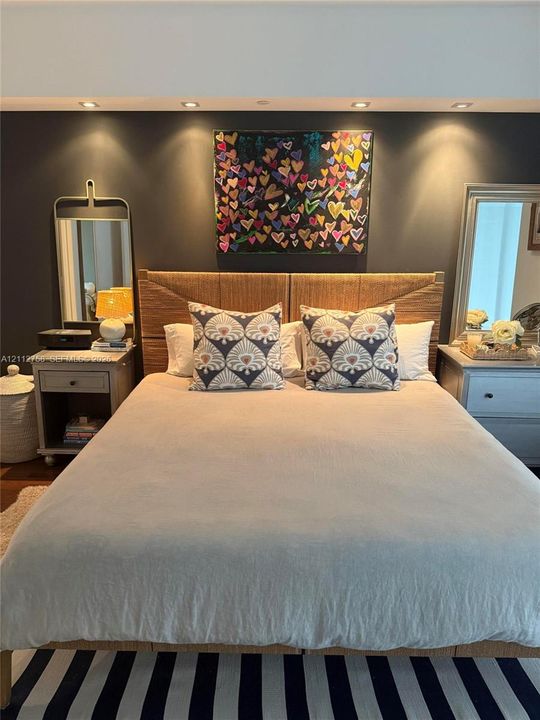 For Sale: $599,000 (1 beds, 1 baths, 816 Square Feet)