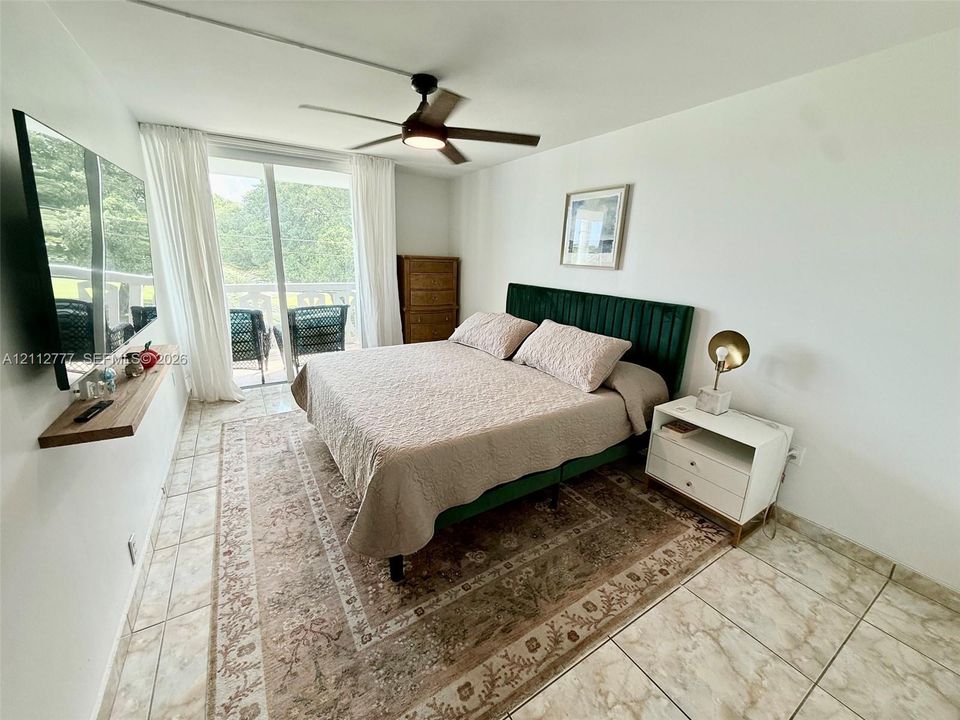For Rent: $3,000 (2 beds, 2 baths, 1135 Square Feet)