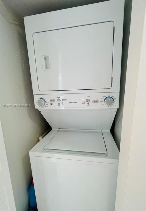 For Rent: $3,000 (2 beds, 2 baths, 1135 Square Feet)
