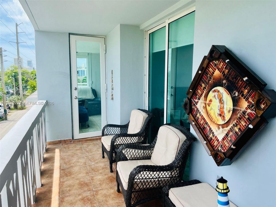 For Rent: $3,000 (2 beds, 2 baths, 1135 Square Feet)