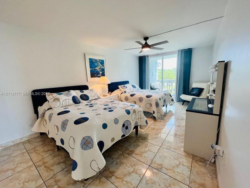 For Rent: $3,000 (2 beds, 2 baths, 1135 Square Feet)