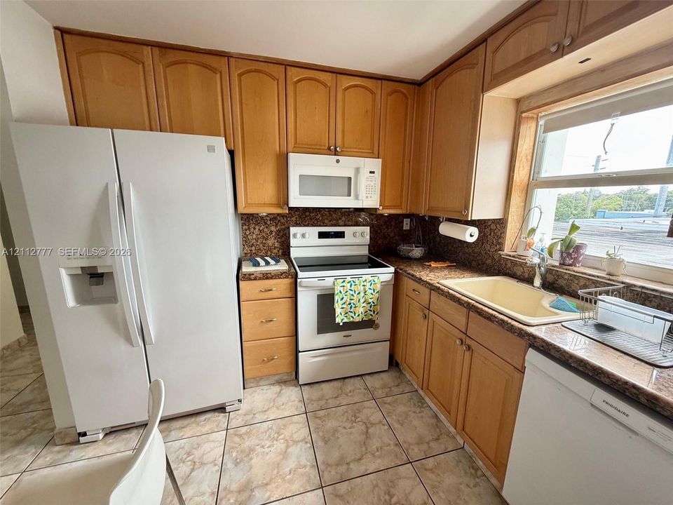 For Rent: $3,000 (2 beds, 2 baths, 1135 Square Feet)