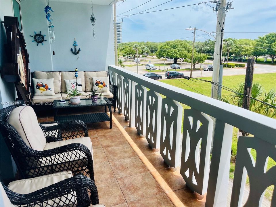 For Rent: $3,000 (2 beds, 2 baths, 1135 Square Feet)