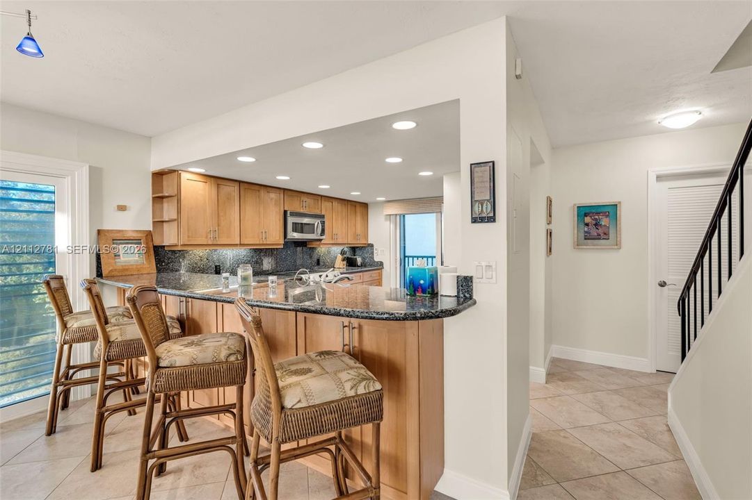 For Sale: $1,399,000 (2 beds, 2 baths, 1523 Square Feet)