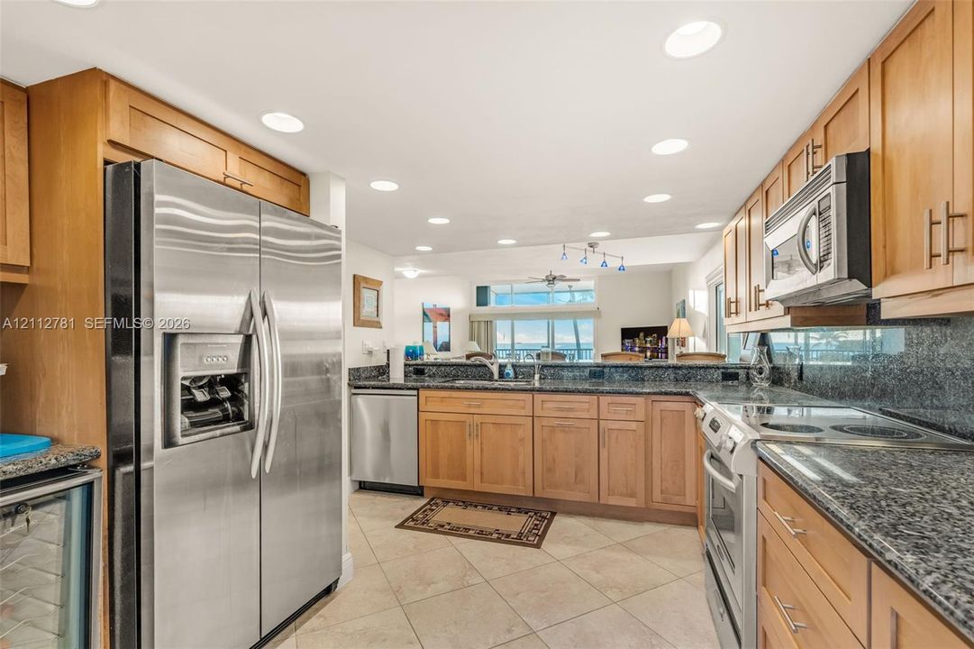 For Sale: $1,399,000 (2 beds, 2 baths, 1523 Square Feet)