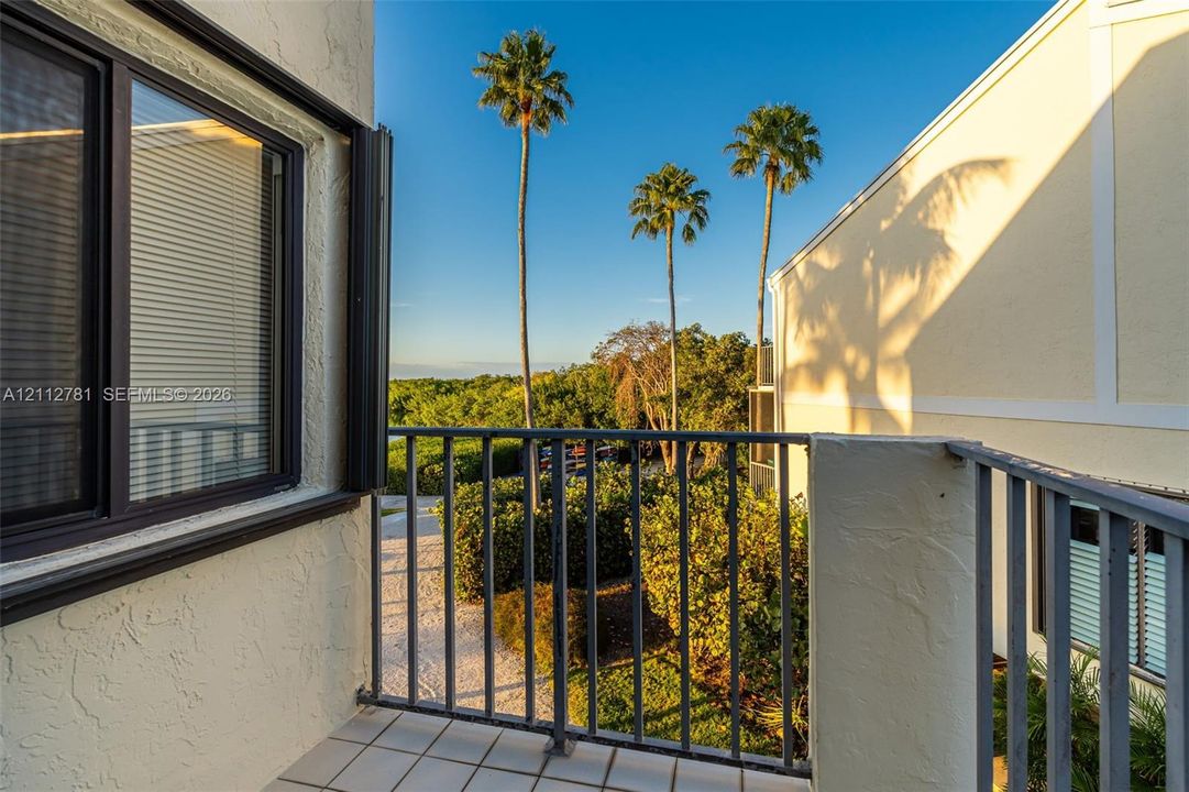 For Sale: $1,399,000 (2 beds, 2 baths, 1523 Square Feet)