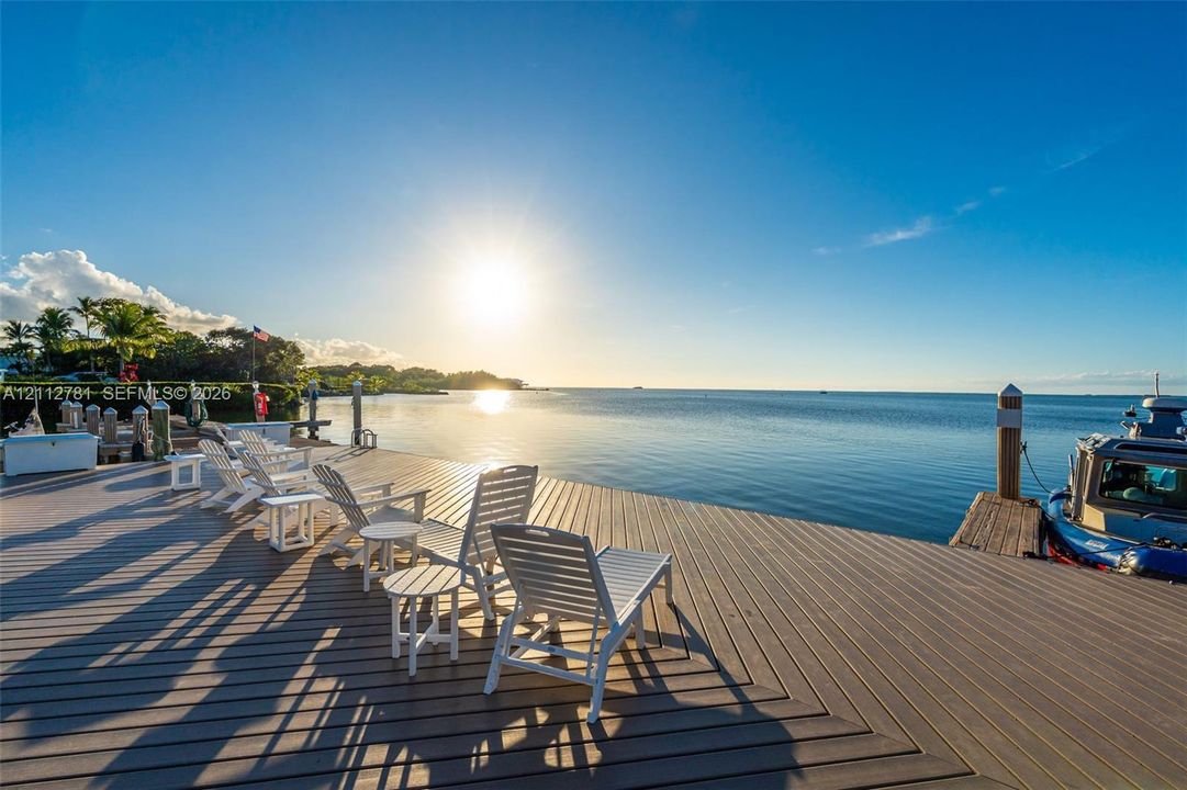 For Sale: $1,399,000 (2 beds, 2 baths, 1523 Square Feet)
