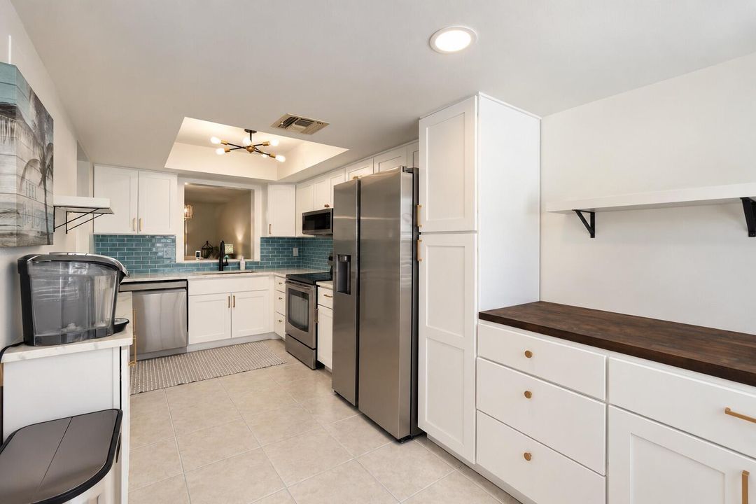 4 - Kitchen