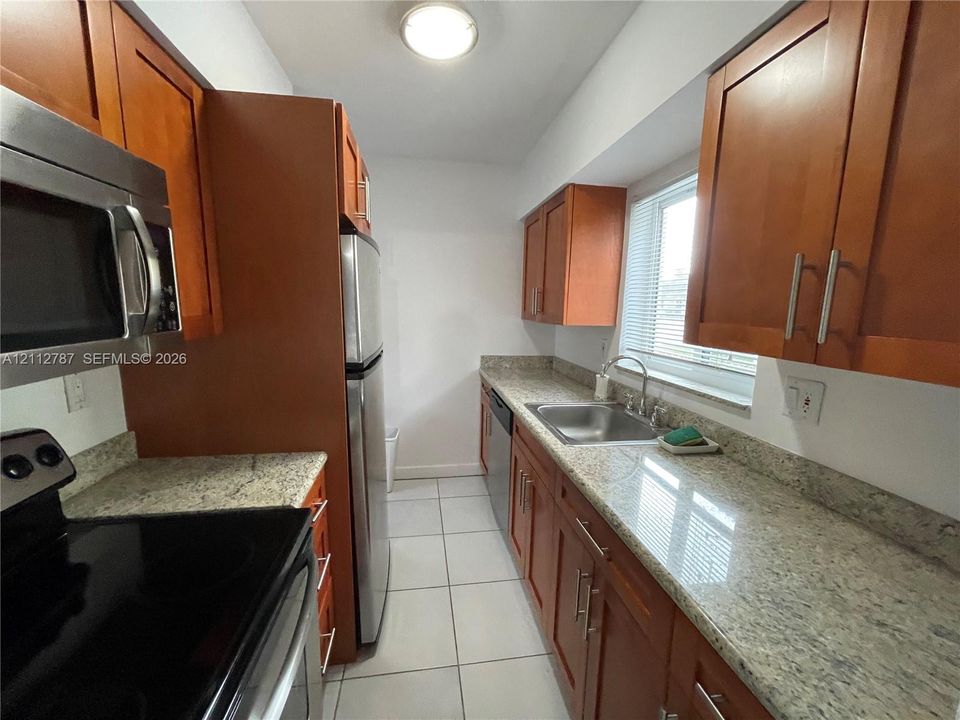 В аренду: $3,000 (2 спален, 1 ванн, 2186 Квадратных фут)