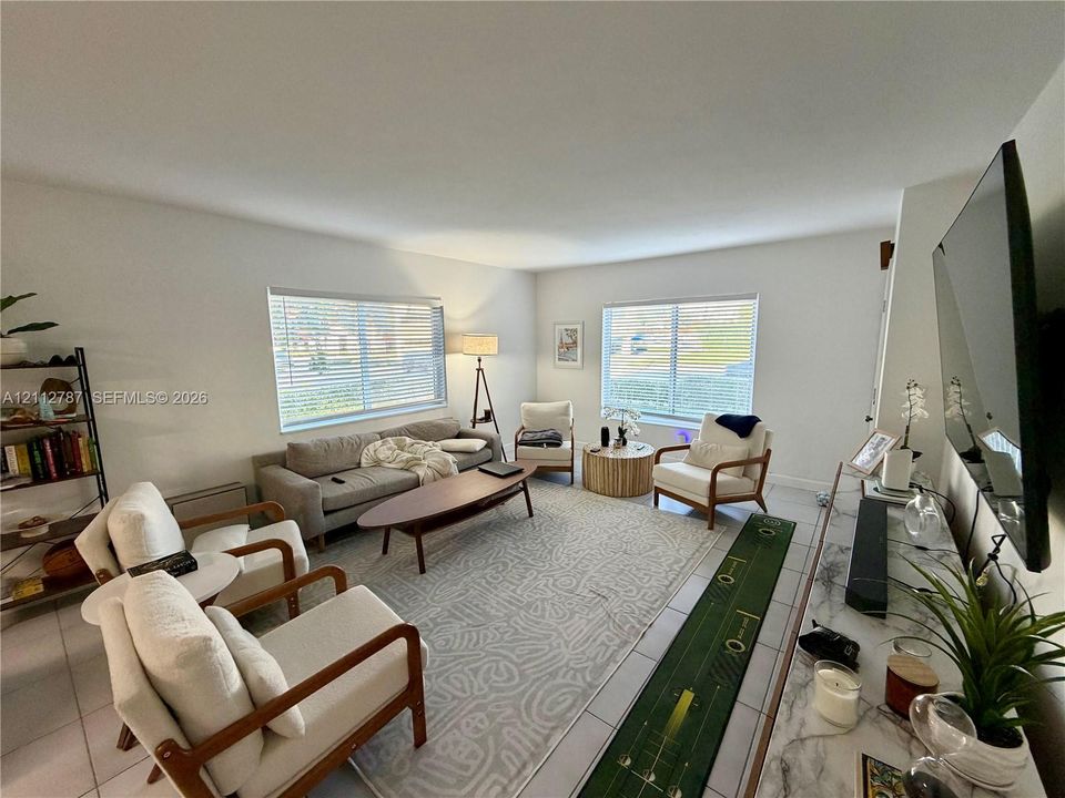 В аренду: $3,000 (2 спален, 1 ванн, 2186 Квадратных фут)