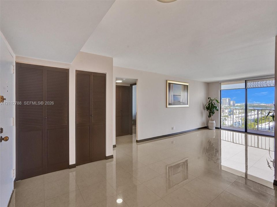 В аренду: $2,950 (2 спален, 2 ванн, 1240 Квадратных фут)