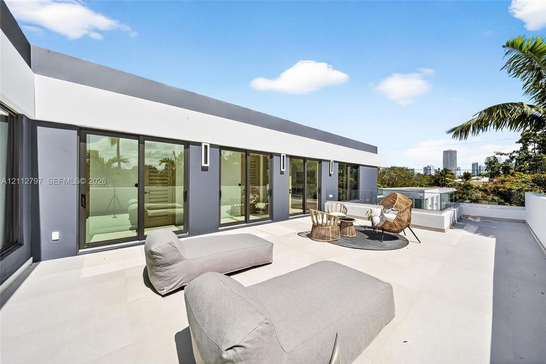 En Venta: $5,195,000 (4 camas, 4 baños, 3793 Pies cuadrados)